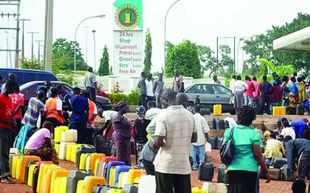 Fuel Scarcity: At N850/ltr queues resurface in Lagos; motorists, commuters groan