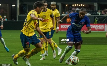 Salah scores as Liverpool beat Arsenal 2-1 while Chelsea, Man Utd win