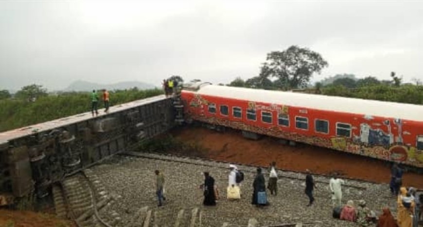 BREAKING: Abuja-Kaduna train derails