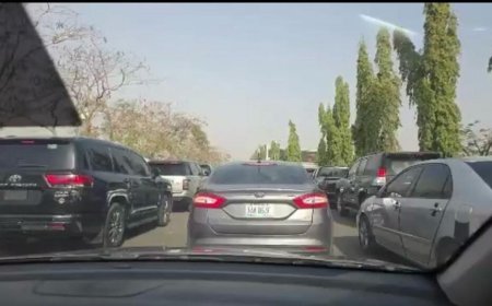 Nigerians lament gridlock at airport gates as FAAN rolls out new cashless payment system